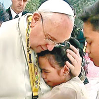 菲女童哭問 教宗心酸