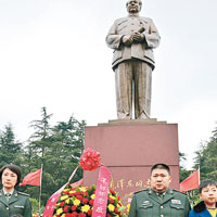 毛澤東孫返鄉掃墓