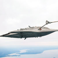 美X47B無人機空中加油對接測試