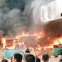 深圳灣電動巴士起火燒剩架