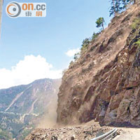 山泥傾瀉塞道路 西藏停電斷通訊