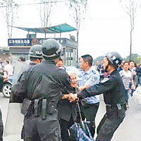 湘民抗議剋扣賠償 警鎮壓拘18人