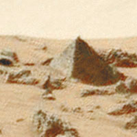 火星疑現金字塔