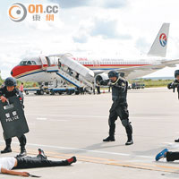內蒙機場拘20NGO外國成員