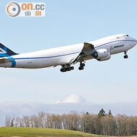 波音747-8客機恐釀危險