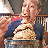 點百塊叉燒拉麵食剩半  日本大嘥鬼記者遭狂轟