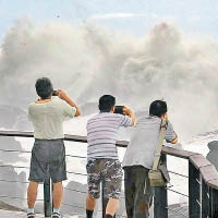 颱風天鵝逼近 閩台豪雨巨浪