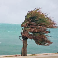 颱風掠菲轉襲沖繩