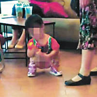 女童星巴克大便 祖母懶理