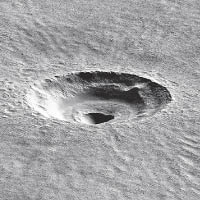 火星坑洞現冰塊