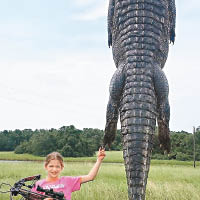 10歲女獵殺13呎長巨鱷