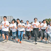200大學生喪屍跑減壓