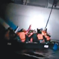 希臘阻上岸 戳沉難民艇