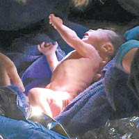 美連臍帶初生男嬰 遭棄教堂外