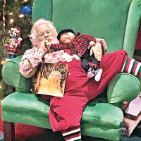 等聖誕老人合照  B仔瞓着