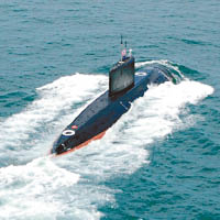 越購六潛艇  巡南海制華