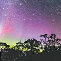 南澳夜空現綠色南極光
