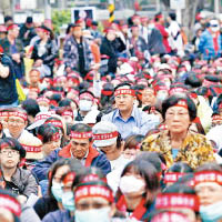 台2000人遊行抗議健保改制