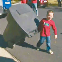 加州童喜獲垃圾桶作聖誕禮物