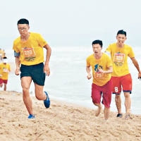 沙灘馬拉松  泳裝辣妺助陣