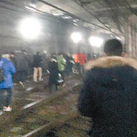 首爾地鐵突停800人摸黑疏散