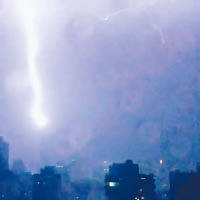 特朗普大廈遭雷擊