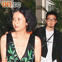 阿徐真空上陣，以大低V及大露背的「勝利」晚裝向謝安琪示威！