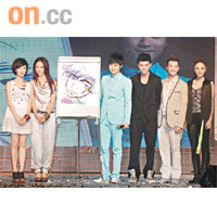  鄭希怡（右起）、吳浩康、陳偉霆、基仔、鍾舒漫和泳兒齊齊畫基仔的肖像。