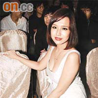 木村乃以低胸裝上陣，搶鏡冇難度。