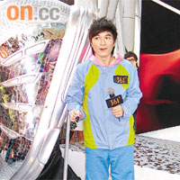  基仔表情趣怪，莫非他被甚麼嚇親？ 	設計對白
