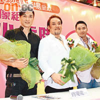  小虎隊隊員胡渭康（左起）、蔣慶龍與林利舉行簽名會宣傳。