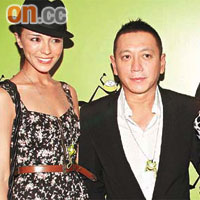 Cara G.（左）與Ana R.為楊其龍的食店擔任剪綵嘉賓。