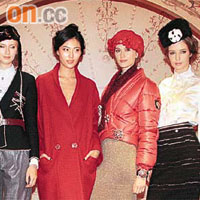 穿上低V大褸的陳碧舸（左二）真空上陣，與女模示範Chanel新裝。
