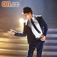 陳偉霆首次在螢幕前跳「MJ舞」，可惜偶像已不在。