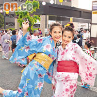 龔嘉欣（右）穿上和服參與花笠祭，但和服袖又長又闊，令她害怕點火玩煙花時會被燒着。