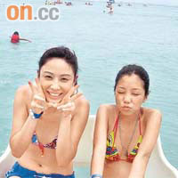 Yumiko（左）身穿比堅尼與友人玩水上活動，展現美好身段。