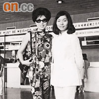 于素秋(左)與元茹,分別是師娘與師母的女兒,對老父在美國辭世,同皆傷心欲絕。