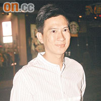  張家輝多次講錯說話，場面搞笑。