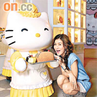 Kitty媽媽拿着蛋糕出場,引得Rain大叫。