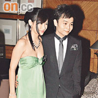  Eric Yu陪母親毛玉萍之外，當然沒有冷落女友唐貝詩。