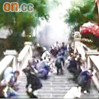  由劉青雲主演的電影《衝鋒隊之怒火街頭》，曾在石階上拍攝一幕炸彈爆炸戲。