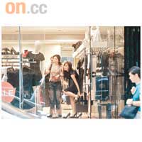 江若琳與形象顧問Celia在店內不停挑選戰衣。