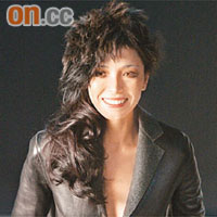Cara G.真空上陣拍照，連造型大師都讚她專業。