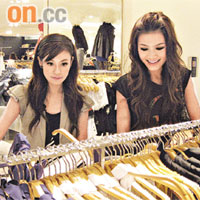  離開韓國前，江若琳（左）與周秀娜抽空Shopping。