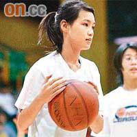 郭穎橋熱愛打籃球，是一位運動女將。