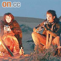 林志玲和周杰倫在沙漠拍攝，十分浪漫。