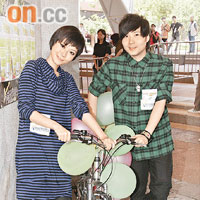  范萱蔚及葉文輝一同出席單車活動。