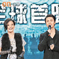  趙薇與陳坤合唱，觀眾拍爛手掌。