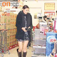 Gaile在活動後急急前往超市買餸。