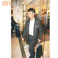何敬豐表示已託何家成員慰問賭王。